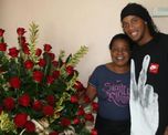 Ronaldinho informó que su madre tiene coronavirus y que está en estado crítico. Ronaldinho informó que su madre tiene coronavirus y que está en estado crítico.
