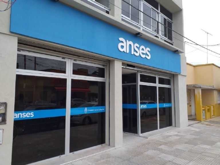 Con el nuevo IFE de 15.000 pesos, Anses comienza a pagar asignaciones con aumento.