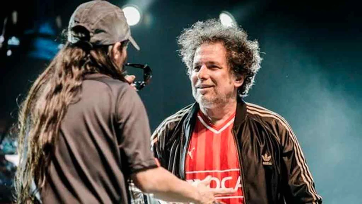 Andrés Calamaro levantó la mano y se mostró predispuesto a ayudar al club de sus amores.