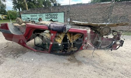 Desmantelaron un auto en barrio 7 Jefes Desmantelaron un auto en barrio 7 Jefes