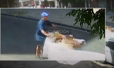 La Fiscalía de Rosario divulgó el video para identificar al sospechoso de arrojar el cuerpo de una beba en un contenedor en Rosario La Fiscalía de Rosario divulgó el video para identificar al sospechoso de arrojar el cuerpo de una beba en un contenedor en Rosario
