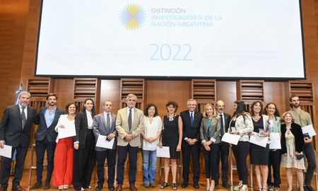 En total se distinguió a nueve científicos y científicas del país. En total se distinguió a nueve científicos y científicas del país.