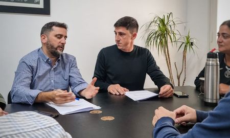 Mariano Cuvertino, diputado provincial y Paco Garibaldi, senador por el departamento La Capital. Mariano Cuvertino, diputado provincial y Paco Garibaldi, senador por el departamento La Capital.