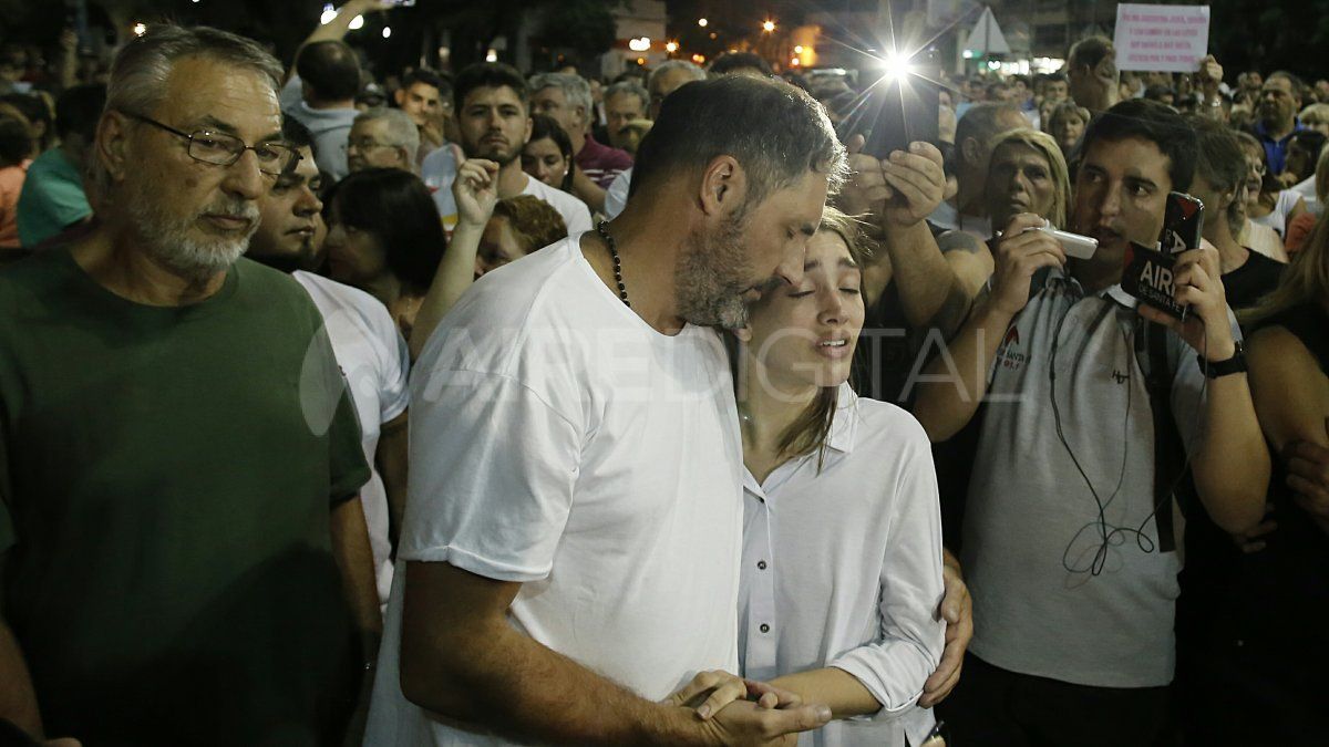 Los padres de Gonzalo Glaria estuvieron presentes en la marcha en la que los rafaelinos reclamaron justicia por su hijo y basta de inseguridad.