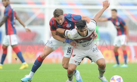 Una mano de Rafael Delgado dentro del área de Colón desató los reclamos de San Lorenzo pidiendo penal. Una mano de Rafael Delgado dentro del área de Colón desató los reclamos de San Lorenzo pidiendo penal.