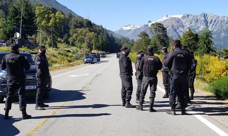 El Gobierno decidió contribuir en el control y patrullaje del área afectada con los efectivos que están actualmente en el sur del país. El Gobierno decidió contribuir en el control y patrullaje del área afectada con los efectivos que están actualmente en el sur del país.