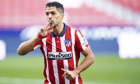 Sólo 20 minutos le alcanzaron a Luis Suárez para marcar sus primeros dos goles con el Atlético Madrid ante el Granada. Sólo 20 minutos le alcanzaron a Luis Suárez para marcar sus primeros dos goles con el Atlético Madrid ante el Granada.
