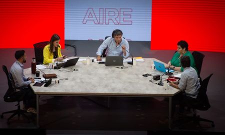 Desde este jueves Ahora Vengo se emite desde el Teatro Casa España, la mesa contará con la participación del equipo habitual y los diferentes colaboradore Desde este jueves Ahora Vengo se emite desde el Teatro Casa España, la mesa contará con la participación del equipo habitual y los diferentes colaboradore