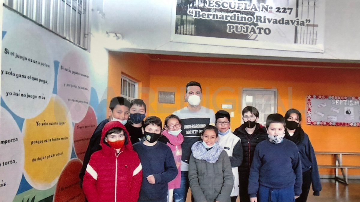 Scaloni visitó su escuela luego de ganar la Copa América.