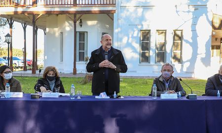 “Para nosotros, la producción de carnes no es una actividad más, es una actividad de fuerte arraigo y con mucho potencial, y tenemos que tener la inteligencia de saber que en la diversidad de esa canasta de carnes hay opciones, así cómo cuáles son los mercados no tradicionales o más demandantes para tener una política específica para ellos”, indicó Perotti. “Para nosotros, la producción de carnes no es una actividad más, es una actividad de fuerte arraigo y con mucho potencial, y tenemos que tener la inteligencia de saber que en la diversidad de esa canasta de carnes hay opciones, así cómo cuáles son los mercados no tradicionales o más demandantes para tener una política específica para ellos”, indicó Perotti.