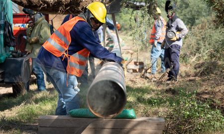 El Gasoducto Gran Santa Fe, en su etapa final: hay 40 kilómetros de caños enterrados y resta que se soterren otros 2.500 metros. El Gasoducto Gran Santa Fe, en su etapa final: hay 40 kilómetros de caños enterrados y resta que se soterren otros 2.500 metros.