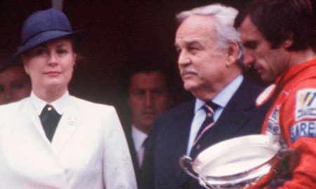 Sus éxitos en la Fórmula 1 lo llevaron a conocer a gente como Grace Kelly y al príncipe Raniero III de Mónaco. Sus éxitos en la Fórmula 1 lo llevaron a conocer a gente como Grace Kelly y al príncipe Raniero III de Mónaco.