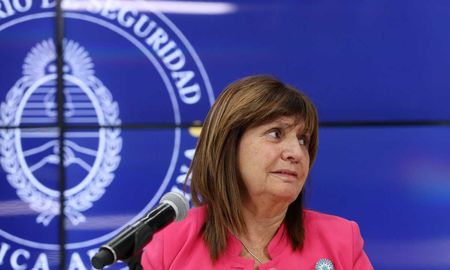 A través del artículo 331 del proyecto, el Gobierno definía a la reunión o manifestación como una “congregación intencional y temporal de tres o más personas en un espacio público”. A través del artículo 331 del proyecto, el Gobierno definía a la reunión o manifestación como una “congregación intencional y temporal de tres o más personas en un espacio público”.