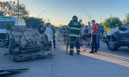 Una moto, una camioneta y un automóvil protagonizaron un fuerte accidente de tránsito en la tarde del sábado. Una moto, una camioneta y un automóvil protagonizaron un fuerte accidente de tránsito en la tarde del sábado.