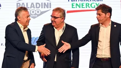 Axel Kicillof y Alfredo Cornejo se cruzaron en un encuentro del CFI por las políticas 