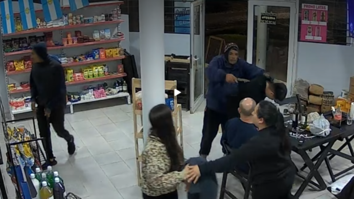 Dos detenidos en Reconquista por un robo a mano armada en un minimercado. Dos detenidos en Reconquista por un robo a mano armada en un minimercado.