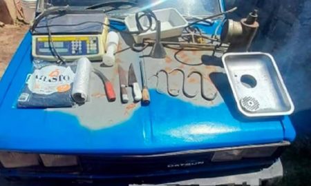 Un hombre faenaba animales en un galpón clandestino en una ciudad de Córdoba. Un hombre faenaba animales en un galpón clandestino en una ciudad de Córdoba.