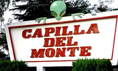 El evento fundacional de toda esta historia: la huella del Pajarillo en el cerro Uritorco, a 4 kilómetros de Capilla del Monte. El evento fundacional de toda esta historia: la huella del Pajarillo en el cerro Uritorco, a 4 kilómetros de Capilla del Monte.