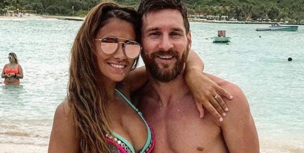 Antonela Roccuzzo en colaless en las playas del Caribe