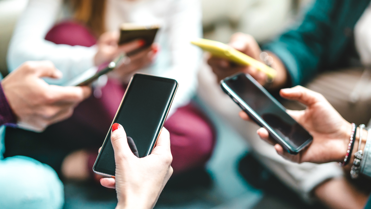 La Legislatura de Neuquén sancionó una ley que limita el uso de celulares en todos los niveles educativos, convirtiéndose en la primera provincia argentina que realiza esta actividad. La Legislatura de Neuquén sancionó una ley que limita el uso de celulares en todos los niveles educativos, convirtiéndose en la primera provincia argentina que realiza esta actividad.