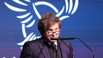 El Presidente descartó emitir, tomar deuda o subir impuestos para mejorar los salarios. El remedio sería peor que la enfermedad, aseguró.