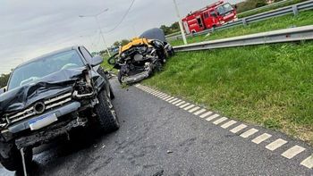 Tragedia en Rosario: murió el pasajero de un taxi en un choque con una camioneta