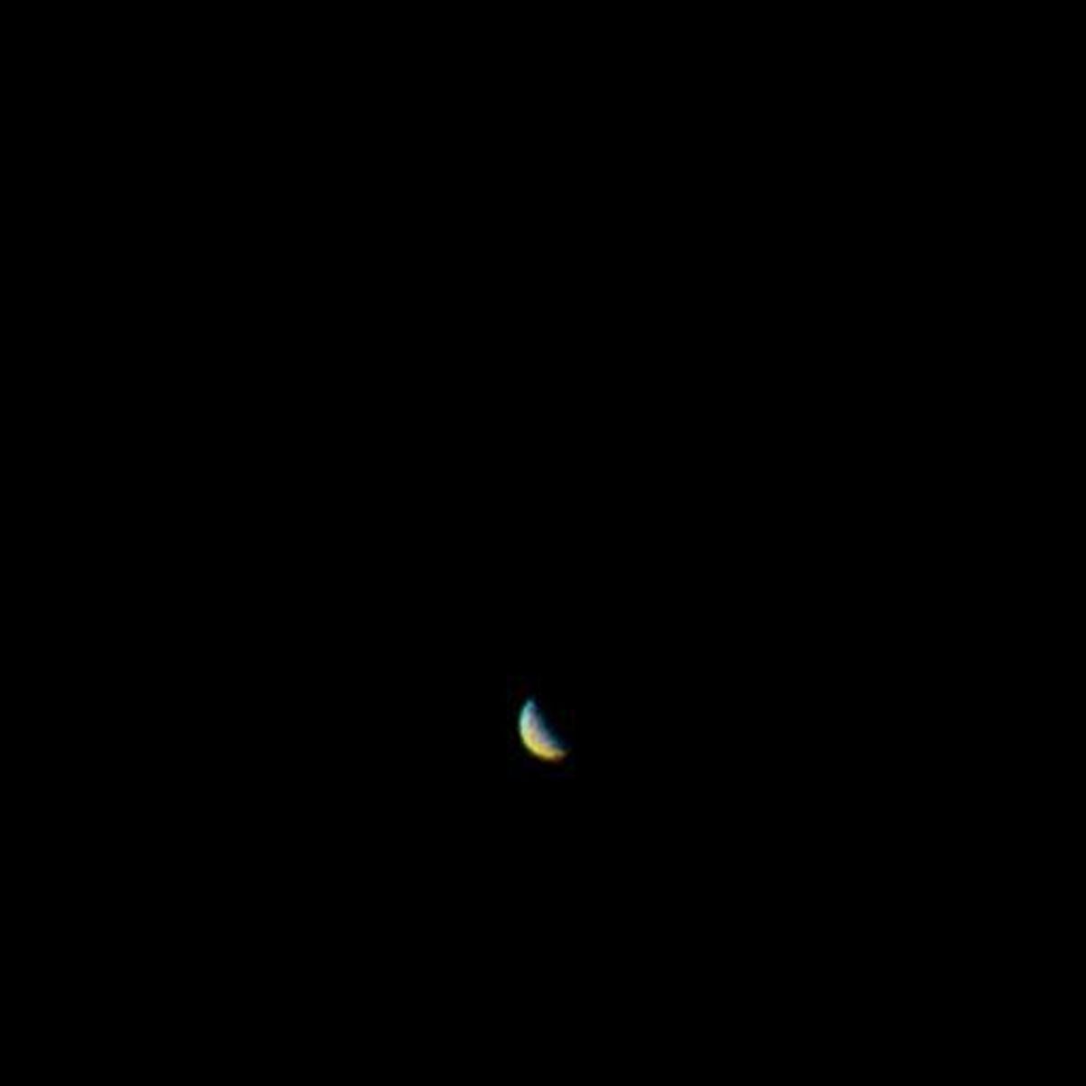 Venus fotografiado por Cristian Acosta este sábado mientras estaba en conjunción con la Luna. Venus fotografiado por Cristian Acosta este sábado mientras estaba en conjunción con la Luna.