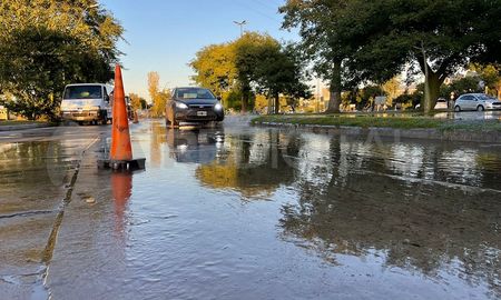 un cano roto inundo gran parte de la avenida alem en la ciudad de santa fe un cano roto inundo gran parte de la avenida alem en la ciudad de santa fe