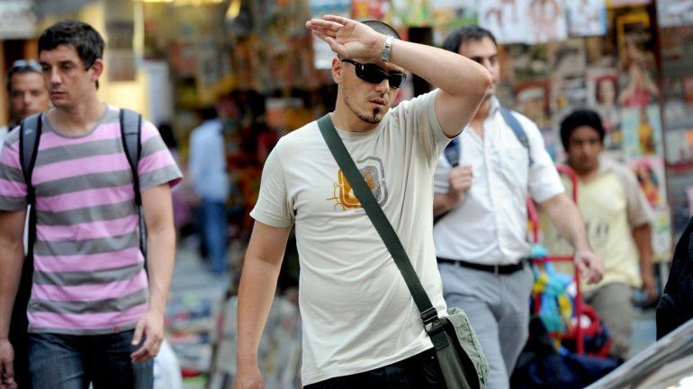 El calor se hace sentir en el Área Metropolitana de Buenos Aires está transitando uno de los veranos más cálidos desde 1906, con una temperatura promedio de 25,6 grados centígrados.