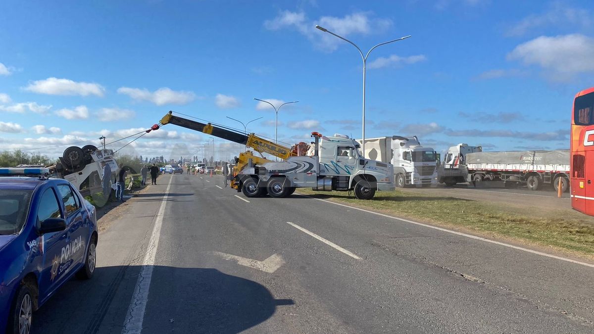 Volcó un camionero el miércoles y esta mañana removerán el vehículo
