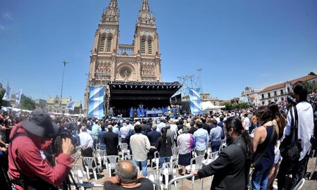 La Iglesia católica realiza una misa en Luján para ratificar su postura contra el aborto. La Iglesia católica realiza una misa en Luján para ratificar su postura contra el aborto.