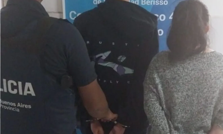 Una pareja abandonó a su hijo de 9 años en la calle porque se estaba portando mal Una pareja abandonó a su hijo de 9 años en la calle porque se estaba portando mal