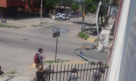 El semáforo se cayó en la intersección de Regimiento 12 de Infantería y Estrada. El semáforo se cayó en la intersección de Regimiento 12 de Infantería y Estrada.