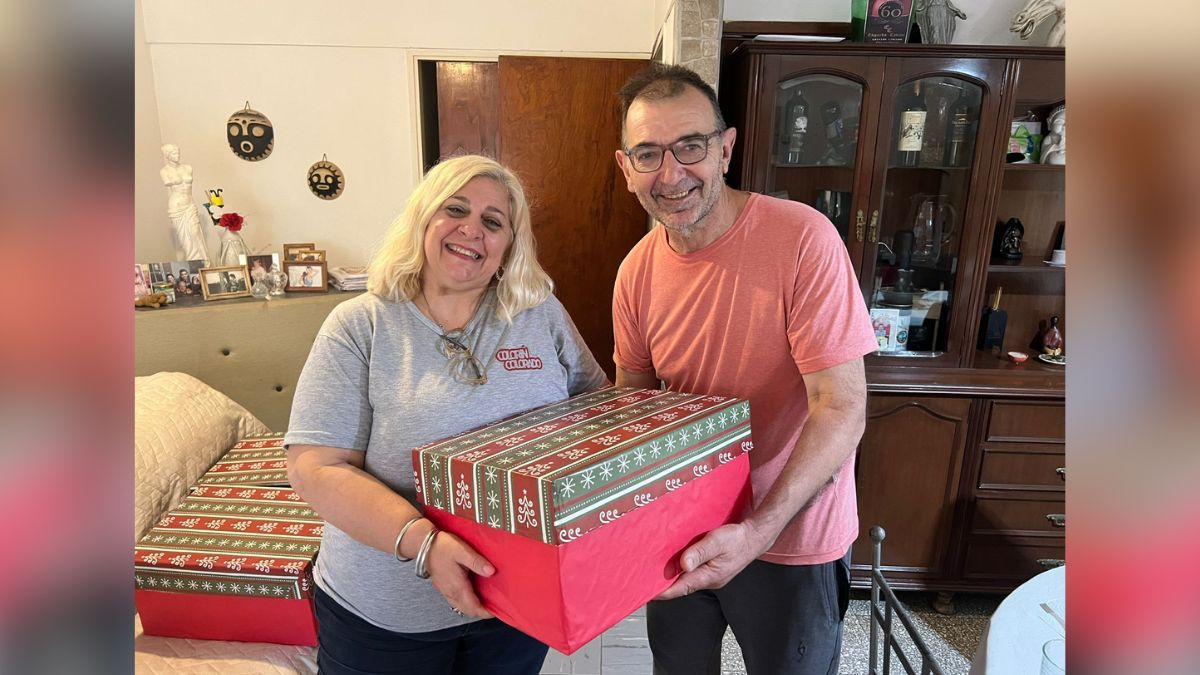 Edgardo y María lograron reunir tres cajas tras proponer la iniciativa entre vecinos. Edgardo y María lograron reunir tres cajas tras proponer la iniciativa entre vecinos.