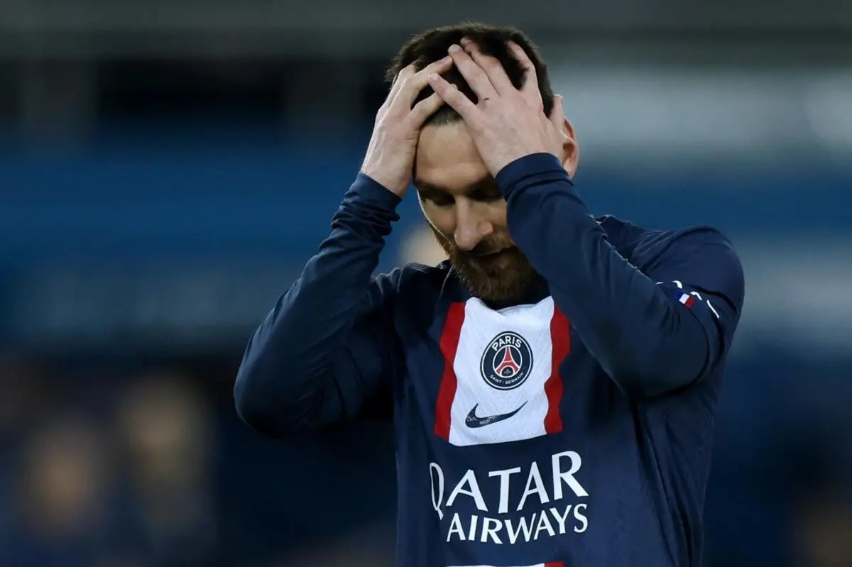 La prensa francesa asegura que el PSG no está dispuesto a cumplir con las exigencias del crack argentino.