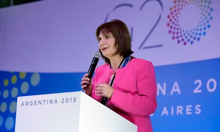 Bullrich enfrenta acusaciones por sobreprecios. Bullrich enfrenta acusaciones por sobreprecios.