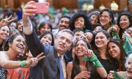 La ley de aborto legal quedará promulgada en Argentina el jueves próximo, durante un acto que encabezará el presidente Alberto Fernández en el Museo del Bicentenario de la Casa Rosada. La ley de aborto legal quedará promulgada en Argentina el jueves próximo, durante un acto que encabezará el presidente Alberto Fernández en el Museo del Bicentenario de la Casa Rosada.