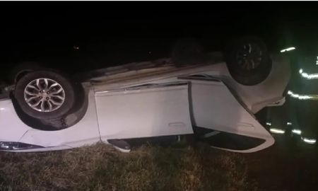 Un precandidato a gobernador de Santa Fe volcó con su auto y resultó ileso. Un precandidato a gobernador de Santa Fe volcó con su auto y resultó ileso.