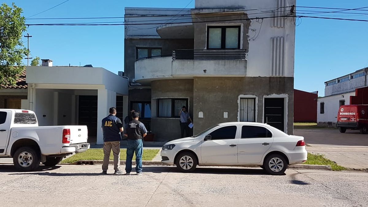 El concejal Ferraris denunció que hace días se encontraba trabajando en un camino vecinal de Colonia La Hosca cuando se acercó el imputado y les ordenó que se retiraran del lugar. Luego