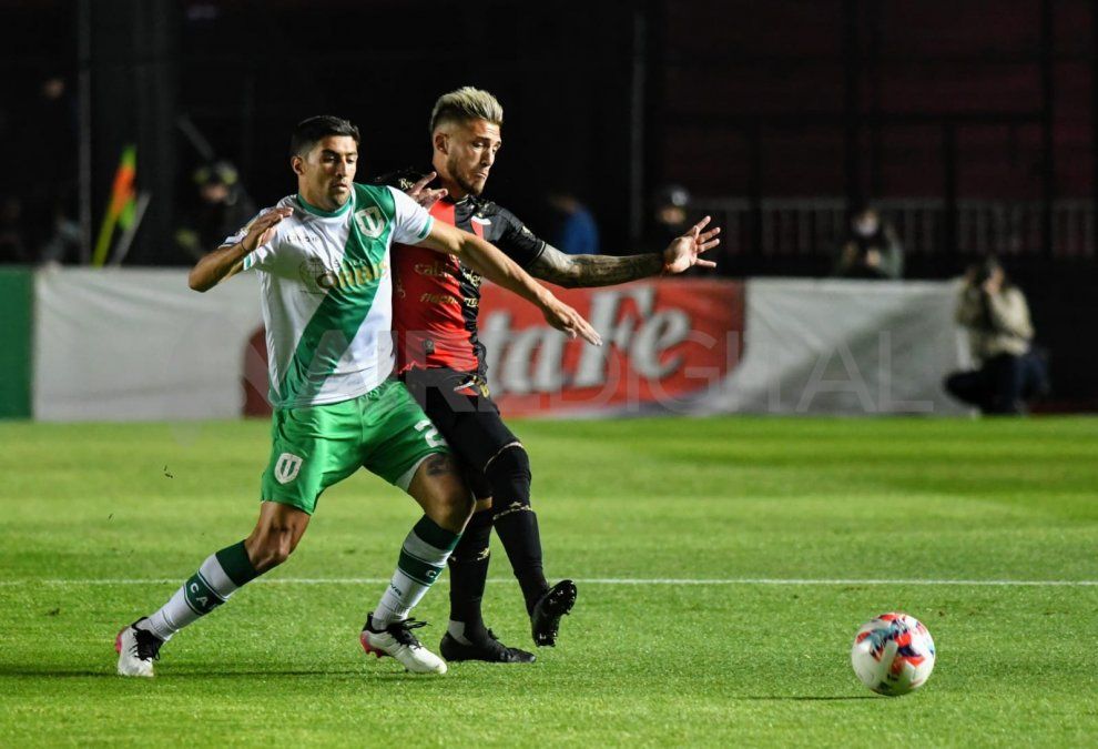 Gonzalo Piovi volvió a la titularidad en el Sabalero para ocupar el puesto de lateral izquierdo.