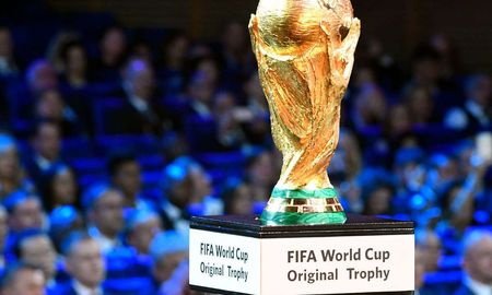 La Copa Mundial de la FIFA. La Copa Mundial de la FIFA.