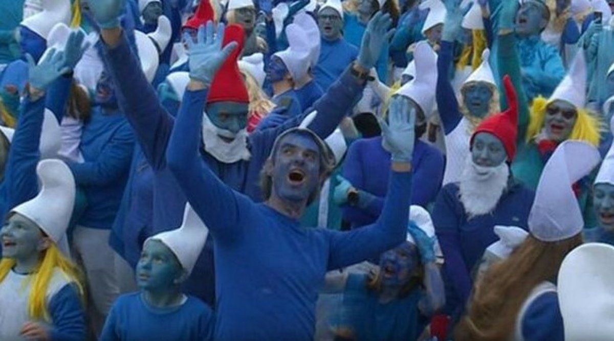 En medio de la propagación del coronavirus, fanáticos de Los Pitufos realizaron una concentración masiva en Francia