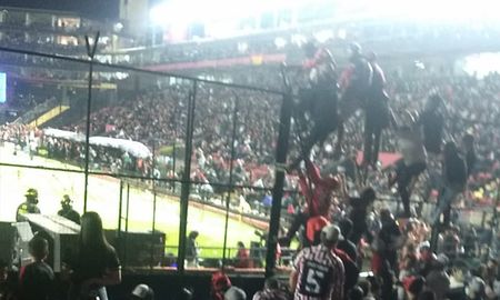Aire de Santa Fe | FOTO GRANDE barra colon banfield vuelta publico cancha