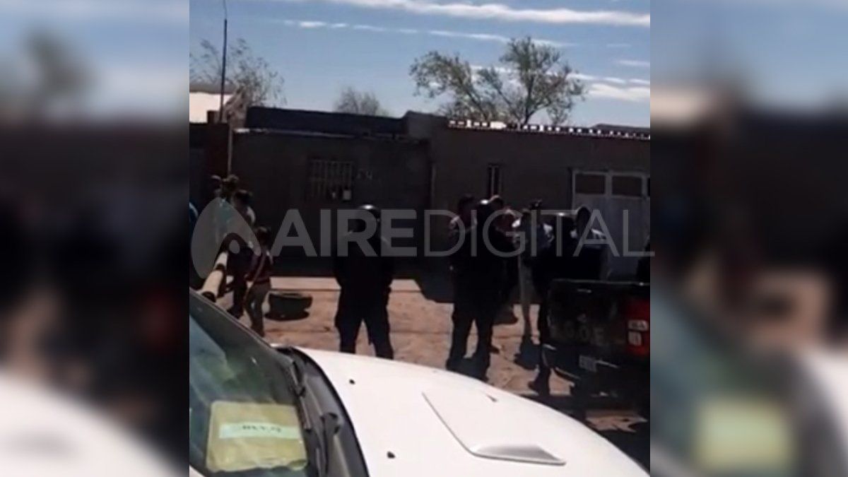 El suceso ocurri&oacute; en el barrio Acapulco luego de un procedimiento que termin&oacute; con detenidos y secuestro de droga.&nbsp;