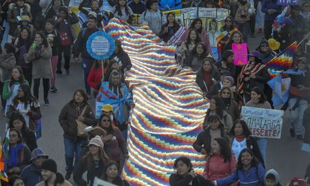 Comunidades indígenas integrantes del tercer Malón de la Paz iniciaron desde La Quiaca una marcha rumbo a Buenos Aires. Comunidades indígenas integrantes del tercer Malón de la Paz iniciaron desde La Quiaca una marcha rumbo a Buenos Aires.