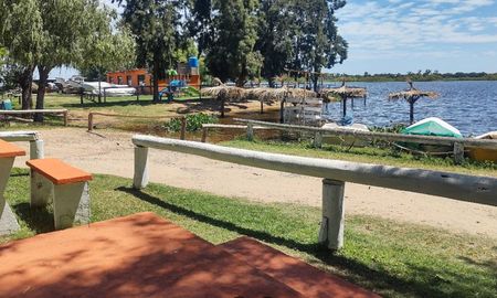 Un trágico accidente en el predio del Club de Pescadores de Villa Constitución terminó con la vida de un niño de 6 años este domingo por la tarde. Un trágico accidente en el predio del Club de Pescadores de Villa Constitución terminó con la vida de un niño de 6 años este domingo por la tarde.