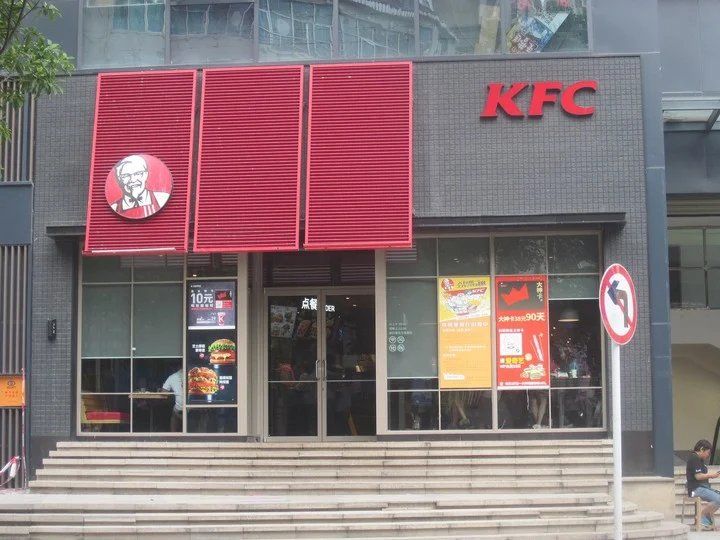 Tienda. Un local de China. Foto ilustrativa/archivo: Huangdan2060, CC BY 3.0 , via Wikimedia Commons.