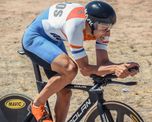 Farid Suárez, récord argentino en velocidad de pista el kilómetro, tiene que trabajar lavando autos para poder subsistir. Farid Suárez, récord argentino en velocidad de pista el kilómetro, tiene que trabajar lavando autos para poder subsistir.