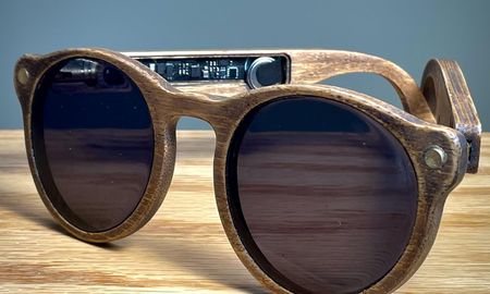 Un ingeniero creó sus propios anteojos inteligentes caseros. Un ingeniero creó sus propios anteojos inteligentes caseros.