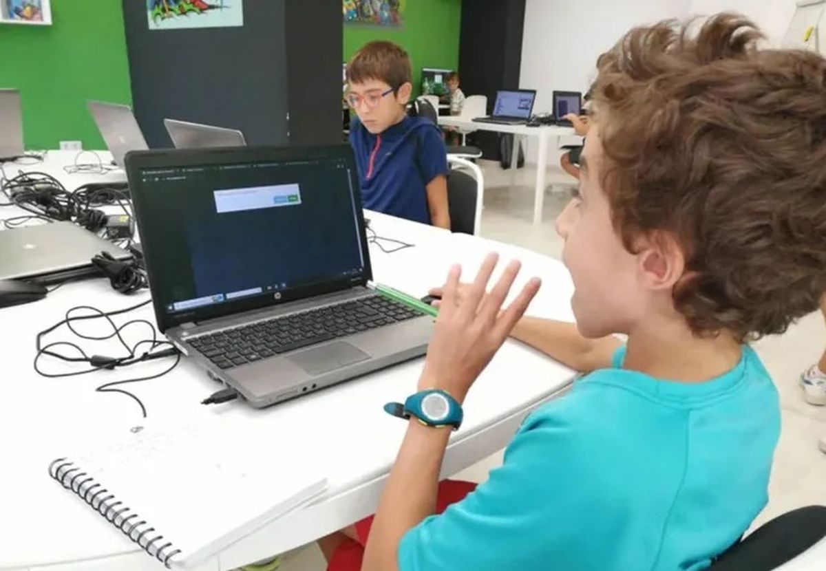 Aunque tiene enorme potencial como herramienta pedagógica, la Inteligencia Artificial también puede ser un 